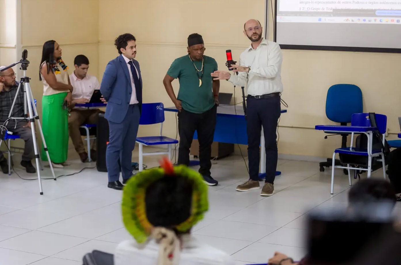 O secretário Rossieli Soares fecha um-acordo-com indígenas da Fepipa-Foto Rodrigo Pinheiro-Agência Pará