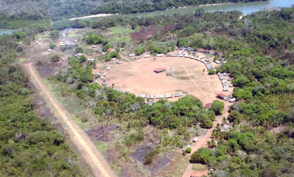Governo Federal, Operação Terra Indígena Kayapó, Garimpo Ilegal, Combate ao Garimpo, Mineração Ilegal, Terra Indígena Kayapó, Ministério dos Povos Indígenas, Casa Civil, STF, Fiscalização Ambiental, Desintrusão de Terras Indígenas, Ibama, Funai, Força Nacional, Crime Organizado, Desmatamento, Contaminação por Mercúrio, São Félix do Xingu, Ourilândia do Norte, Cumaru do Norte, Bannach, Impactos da Mineração, Defesa de Terras Indígenas, Território Kayapó, Operações Federais, Grilagem de Terras, Pecuária Irregular, Extração Ilegal de Madeira.