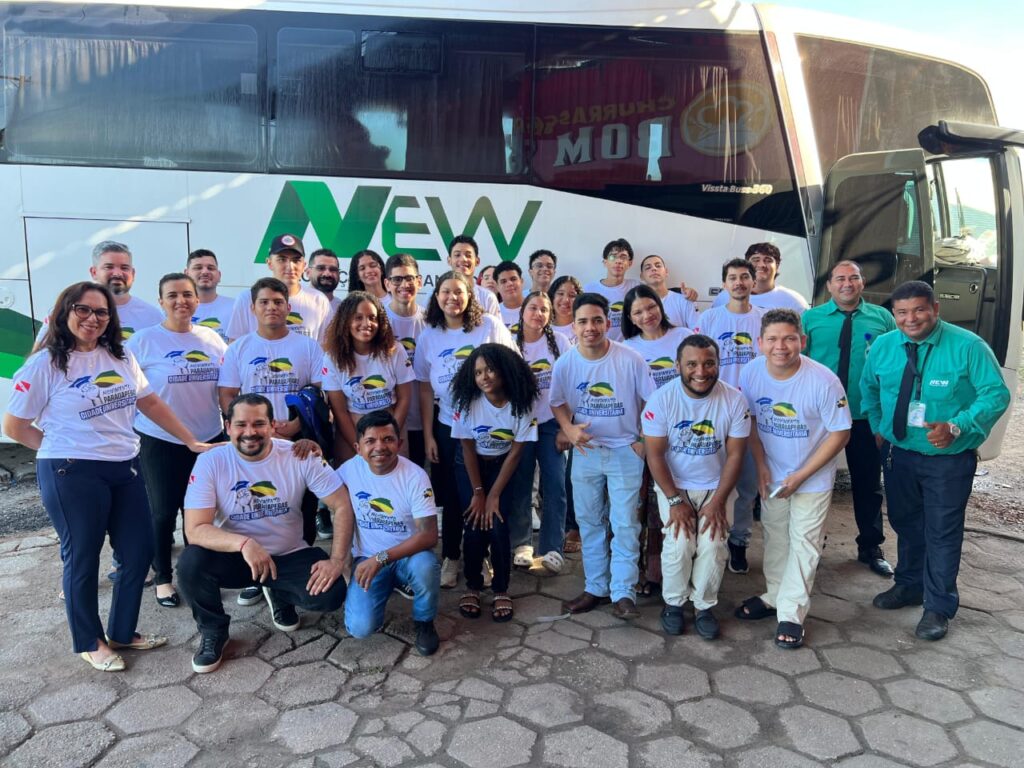 A comitiva busca garantir a sede da reitoria da futura universidade estadual, com apoio de universitários, estudantes e autoridades locais.