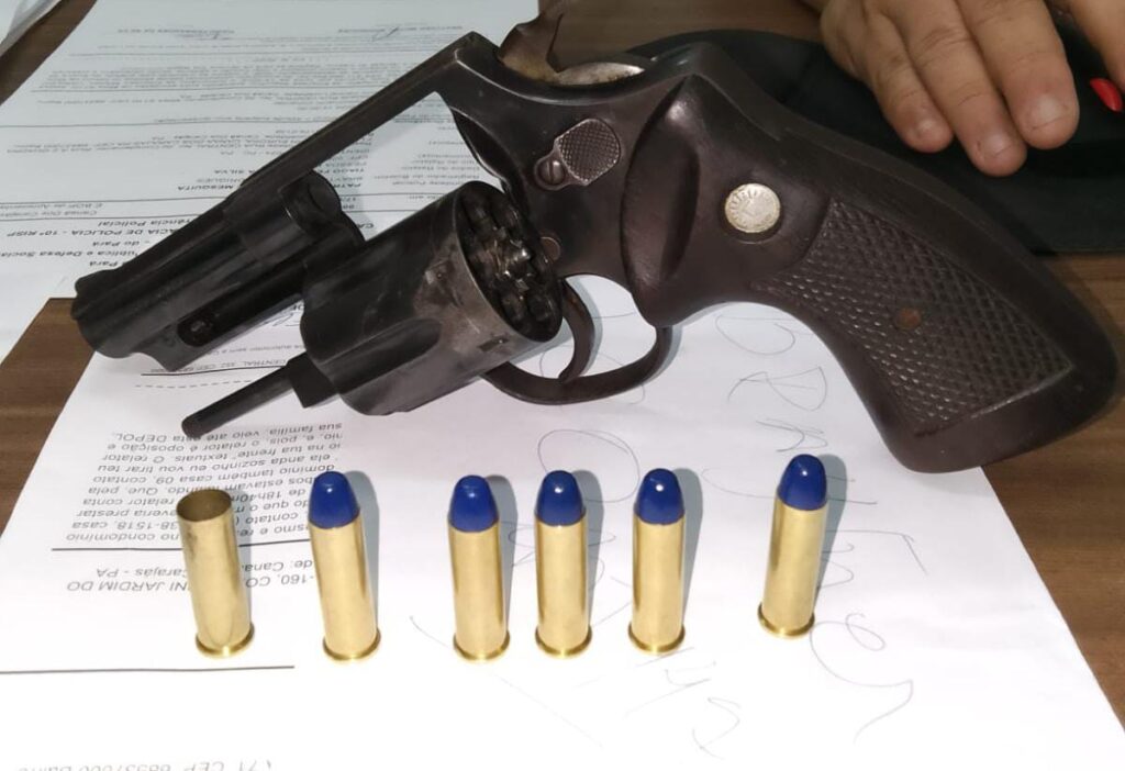 Homem Tenta Matar Ex-Companheira em Parauapebas e Foge Após Luta Corporal; a Polícia Militar Apreendeu a Arma