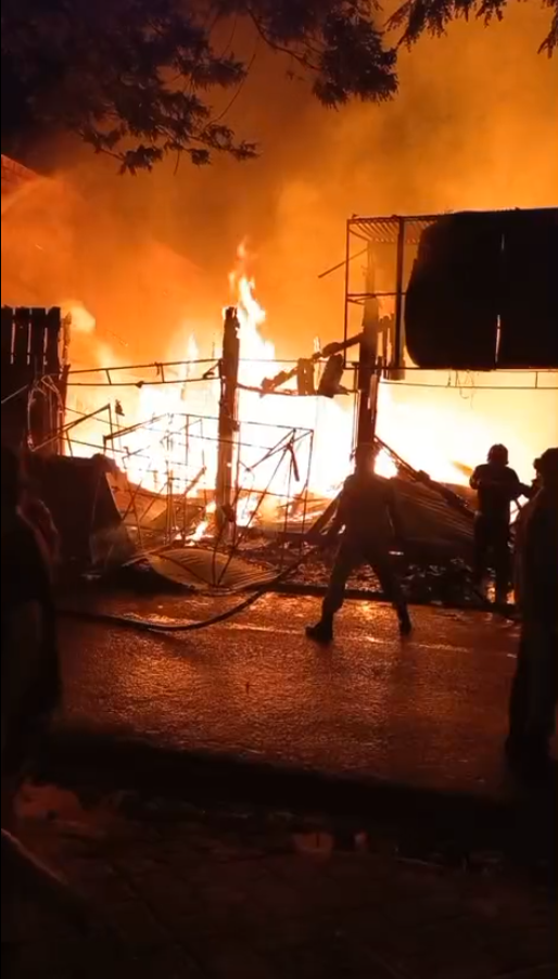 Incêndio destrói comércio no Bairro Rio Verde me Parauapebas