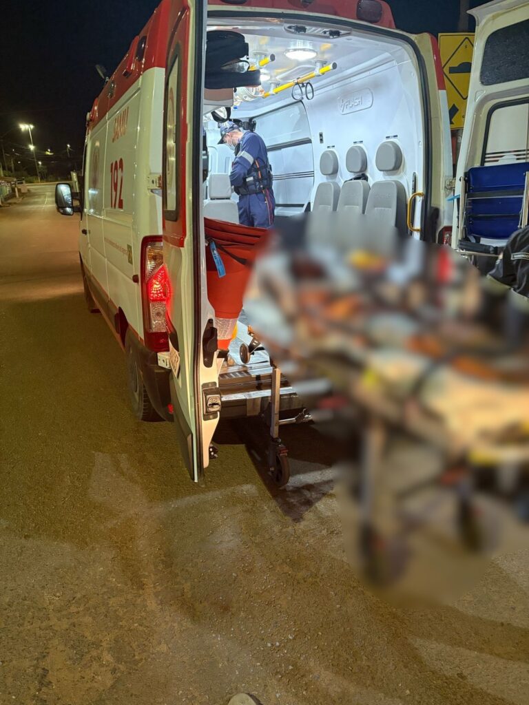Criminosos agridem homem durante suposto "tribunal do crime" em prédio abandonado de Parauapebas