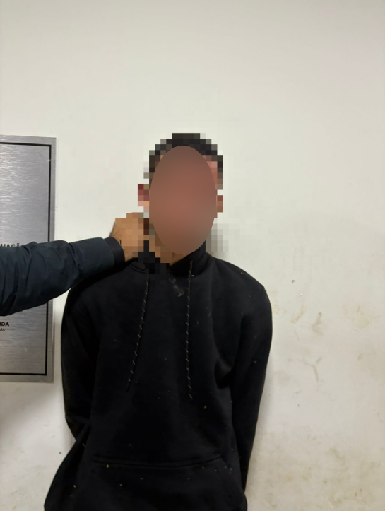 Jovem é detido pela polícia militar por desacato e resistência em Parauapebas