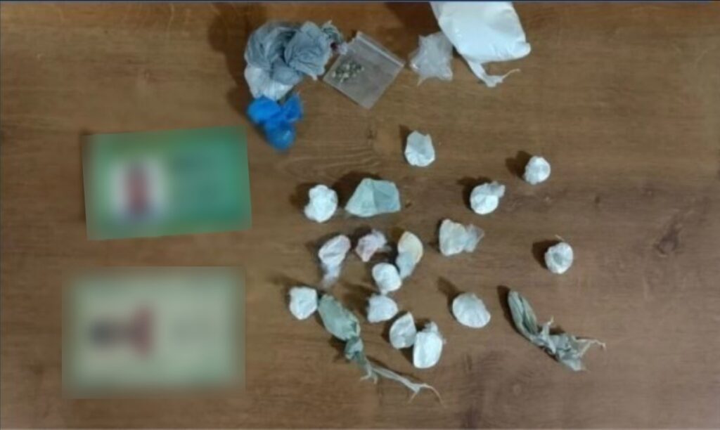 Polícia prende dois suspeitos e conduz adolescente à delegacia por tráfico de drogas em Parauapebas